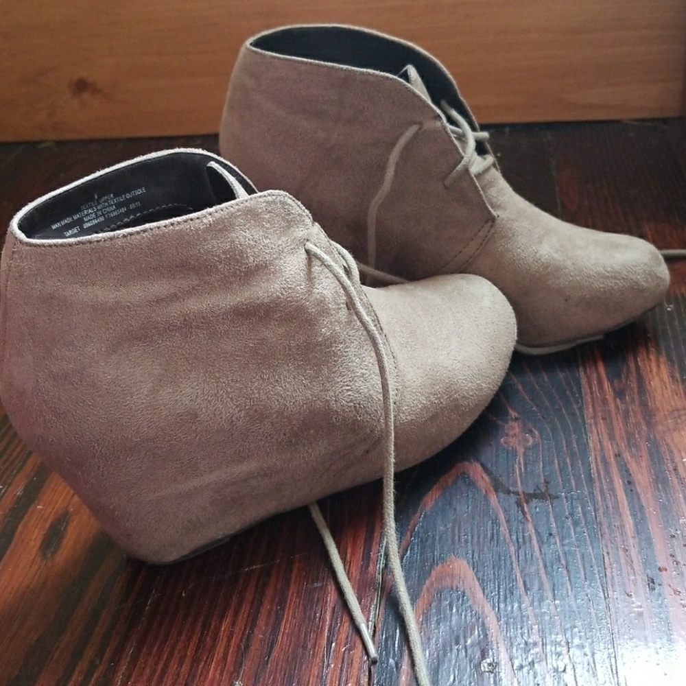 Wedge ankle bootie
